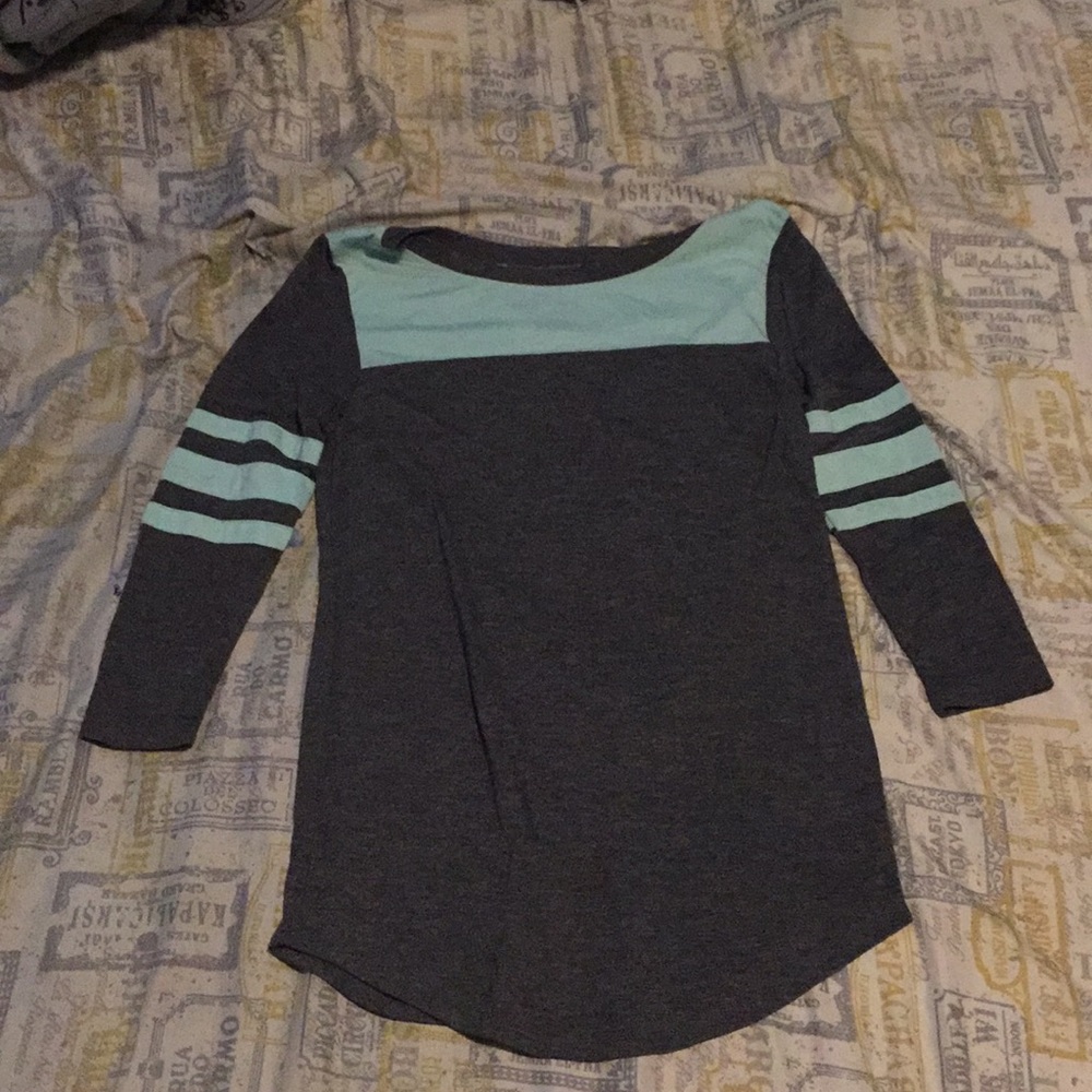 medium sleeve t-shirt